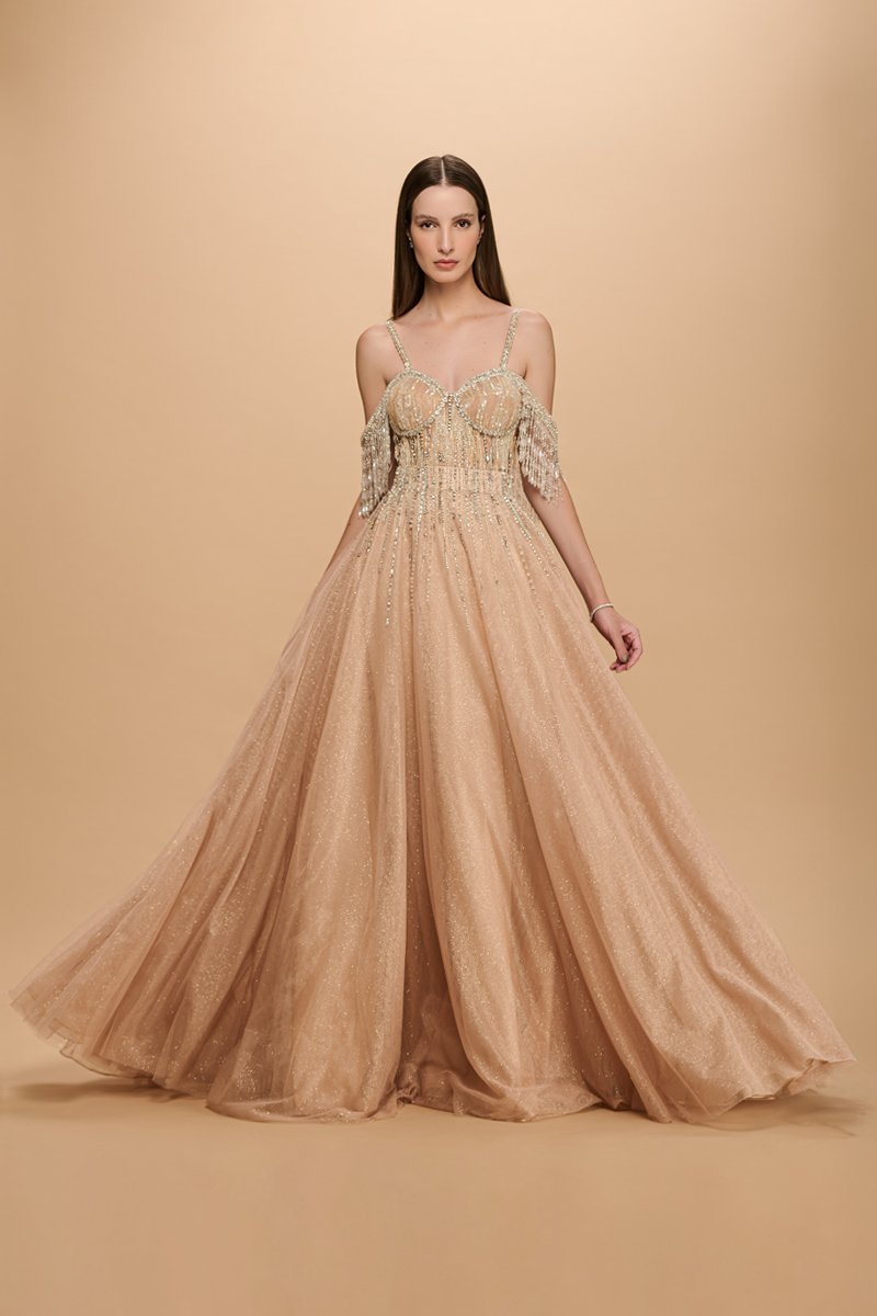 Duas modelos com vestido